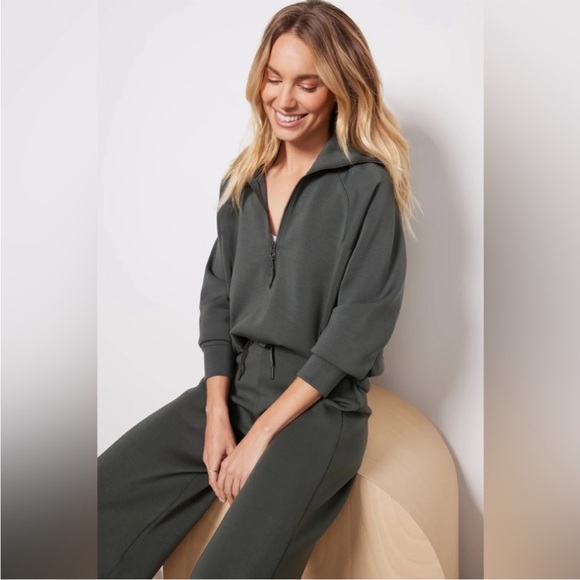 SPANX Air Essentials Half Zip, Palm Green, Medium 
GUC - Picture 2 of 9